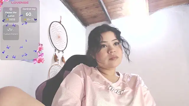 Snapshot of Amara18_ chatting on 11/15/25, 09:17 Amara18 online show from 11/15/25, 09:17