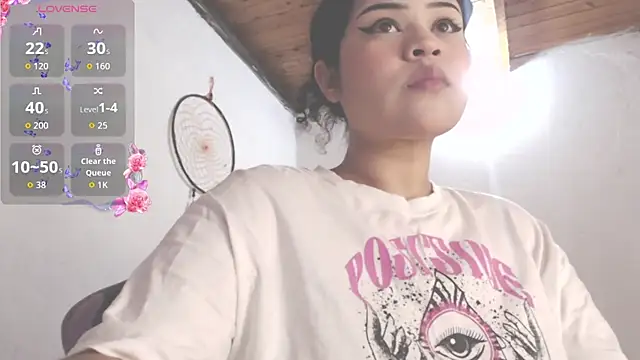 Snapshot of Amara18_ chatting on 11/30/25, 11:20 Amara18 online show from 11/30/25, 11:20