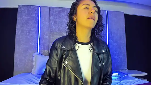 Amareto  online show from 04/18/26, 12:09