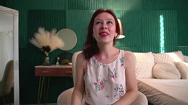 Snapshot of HaileyMoonn chatting on 06/20/26, 03:31 HaileyMoonn online show from 06/20/26, 03:31
