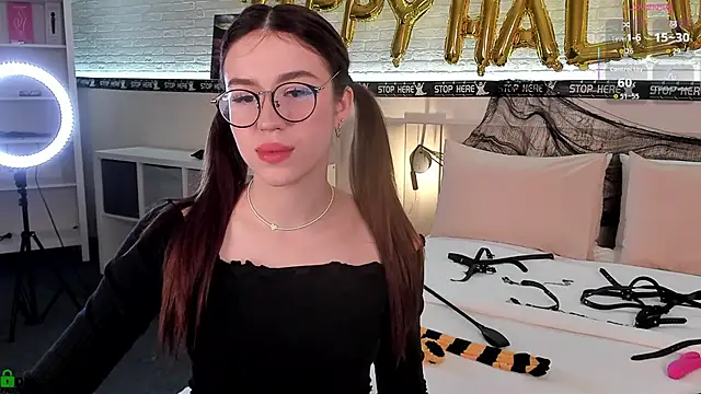 Snapshot of BelovedRuby chatting on 10/31/25, 02:56 BelovedRuby online show from 10/31/25, 02:56