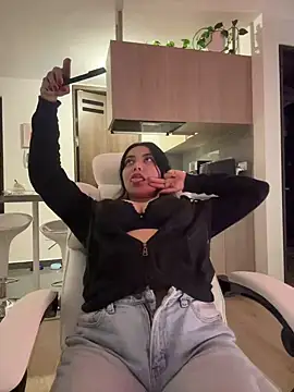 Snapshot of PetitLumiere chatting on 12/28/24, 02:11 PetitLumiere online show from 12/28/24, 02:11