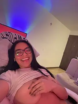 Snapshot of PetitLumiere chatting on 01/23/25, 05:56 PetitLumiere online show from 01/23/25, 05:56