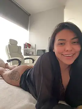 Snapshot of PetitLumiere chatting on 02/14/25, 06:51 PetitLumiere online show from 02/14/25, 06:51