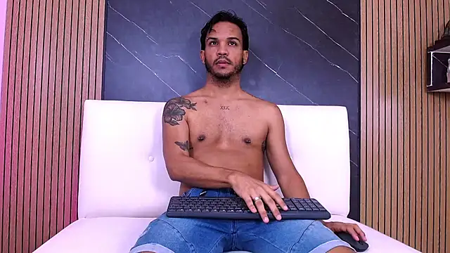 Snapshot of ricky_vill_ chatting on 06/09/26, 11:44 ricky vill online show from 06/09/26, 11:44