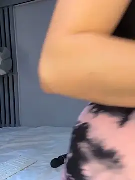 Snapshot of Victoria-And1 chatting on 12/07/24, 07:32 Victoria-And1 online show from 12/07/24, 07:32