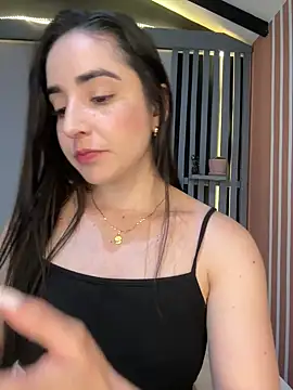 Snapshot of Victoria-And1 chatting on 01/24/25, 01:24 Victoria-And1 online show from 01/24/25, 01:24