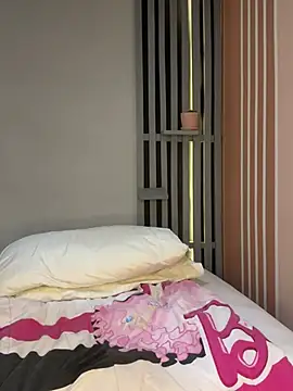 Snapshot of Victoria-And1 chatting on 02/19/25, 04:44 Victoria-And1 online show from 02/19/25, 04:44