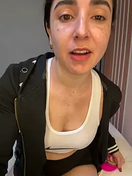 Snapshot of Victoria-And1 chatting on 03/04/25, 01:12 Victoria-And1 online show from 03/04/25, 01:12