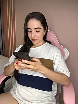 Snapshot of Victoria-And1 chatting on 10/21/25, 01:17 Victoria-And1 online show from 10/21/25, 01:17