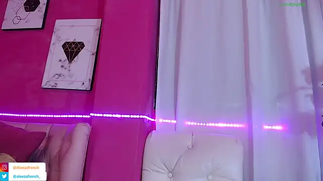 Snapshot of AleezaFrench chatting on 12/02/24, 02:08 AleezaFrench online show from 12/02/24, 02:08