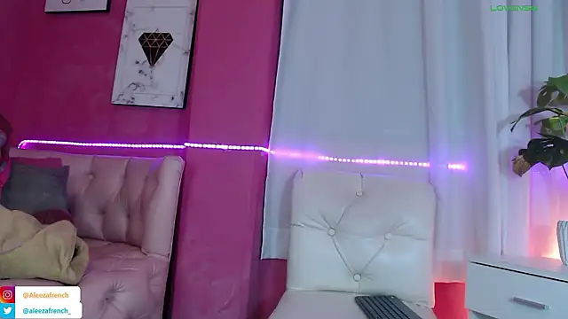 Snapshot of AleezaFrench chatting on 12/05/24, 03:06 AleezaFrench online show from 12/05/24, 03:06