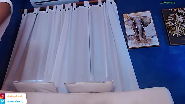 Snapshot of AleezaFrench chatting on 12/09/24, 01:24 AleezaFrench online show from 12/09/24, 01:24