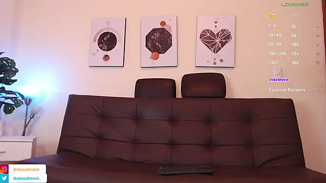 Snapshot of AleezaFrench chatting on 12/17/24, 01:49 AleezaFrench online show from 12/17/24, 01:49