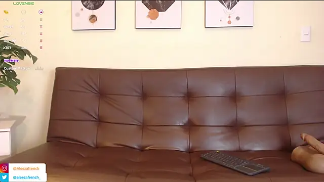 Snapshot of AleezaFrench chatting on 03/08/25, 02:08 AleezaFrench online show from 03/08/25, 02:08