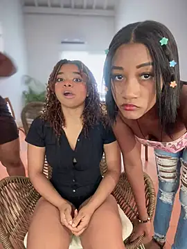 Snapshot of AleezaFrench chatting on 03/21/25, 03:35 AleezaFrench online show from 03/21/25, 03:35