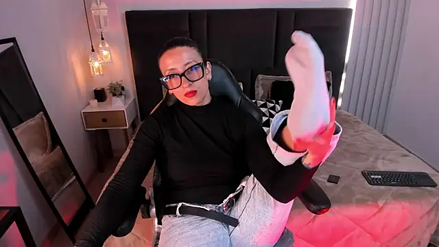 kira moon   online show from 04/07/26, 09:04