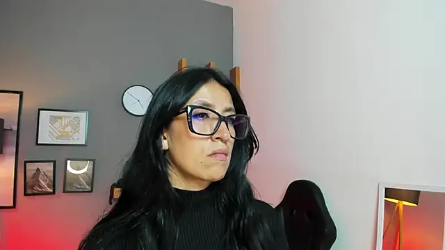 kira moon   online show from 04/23/26, 08:22