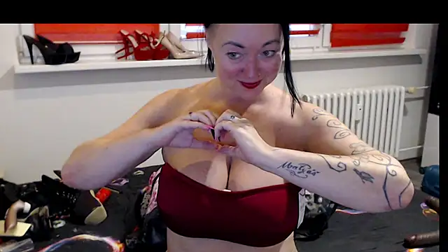Snapshot of Alexie33 chatting on 07/30/26, 11:31 Alexie33 online show from 07/30/26, 11:31