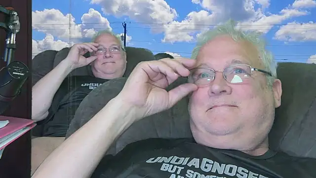 Snapshot of ButtCrackShowing-OOPS chatting on 05/15/26, 03:02 ButtCrackShowing-OOPS online show from 05/15/26, 03:02