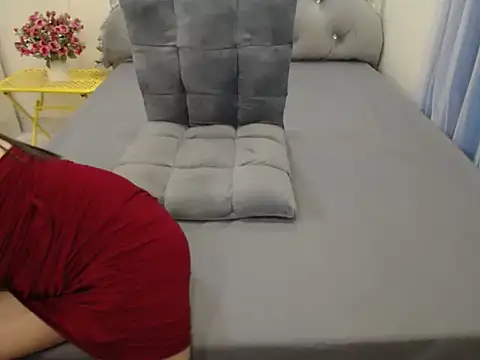 Lavender Sweet online show from 11/17/25, 12:00