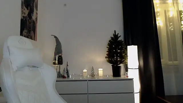 Snapshot of Simply_the_best chatting on 12/12/24, 06:10 Simply the best online show from 12/12/24, 06:10