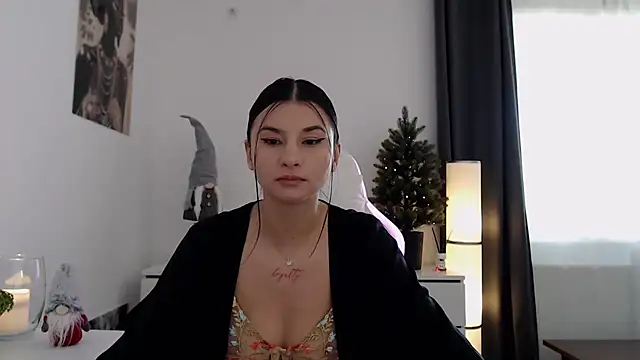 Snapshot of Simply_the_best chatting on 12/13/24, 12:50 Simply the best online show from 12/13/24, 12:50