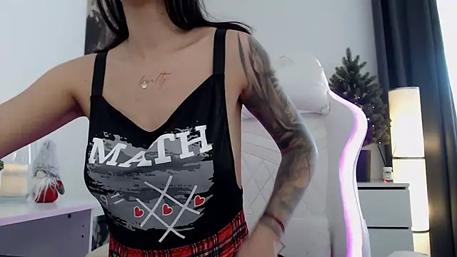 Snapshot of Simply_the_best chatting on 12/15/24, 01:22 Simply the best online show from 12/15/24, 01:22