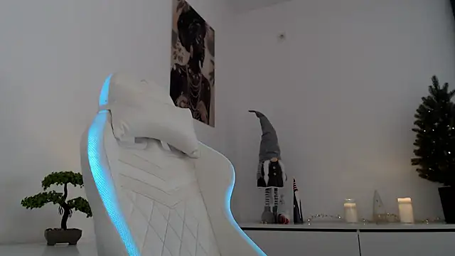 Snapshot of Simply_the_best chatting on 12/19/24, 06:23 Simply the best online show from 12/19/24, 06:23