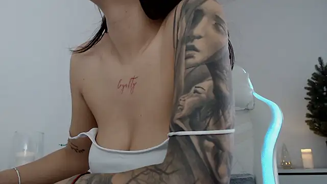 Snapshot of Simply_the_best chatting on 01/03/25, 02:08 Simply the best online show from 01/03/25, 02:08