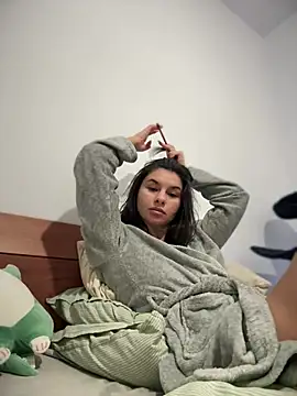 Snapshot of Simply_the_best chatting on 01/10/25, 08:37 Simply the best online show from 01/10/25, 08:37