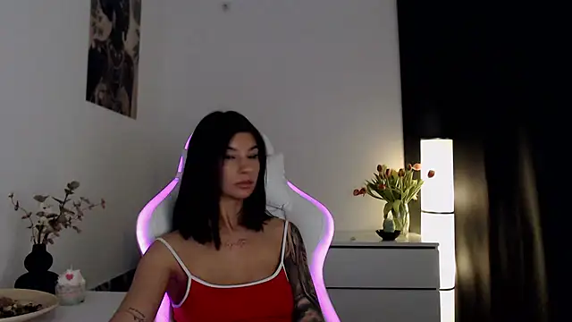 Snapshot of Simply_the_best chatting on 01/26/25, 06:48 Simply the best online show from 01/26/25, 06:48