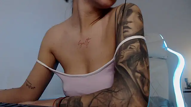 Snapshot of Simply_the_best chatting on 01/30/25, 05:17 Simply the best online show from 01/30/25, 05:17