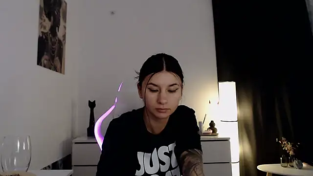 Snapshot of Simply_the_best chatting on 02/04/25, 05:23 Simply the best online show from 02/04/25, 05:23