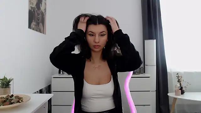 Snapshot of Simply_the_best chatting on 02/18/25, 01:55 Simply the best online show from 02/18/25, 01:55