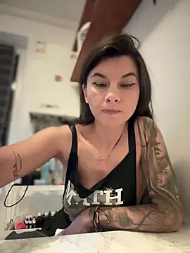 Snapshot of Simply_the_best chatting on 03/10/25, 06:23 Simply the best online show from 03/10/25, 06:23