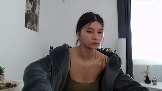 Snapshot of Simply_the_best chatting on 03/12/25, 10:05 Simply the best online show from 03/12/25, 10:05