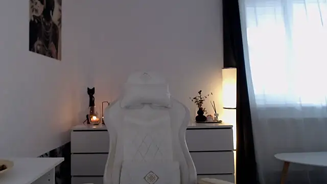 Snapshot of Simply_the_best chatting on 03/13/25, 02:44 Simply the best online show from 03/13/25, 02:44