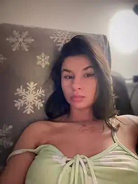 Snapshot of Simply_the_best chatting on 03/16/25, 08:00 Simply the best online show from 03/16/25, 08:00