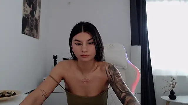 Snapshot of Simply_the_best chatting on 03/18/25, 02:26 Simply the best online show from 03/18/25, 02:26