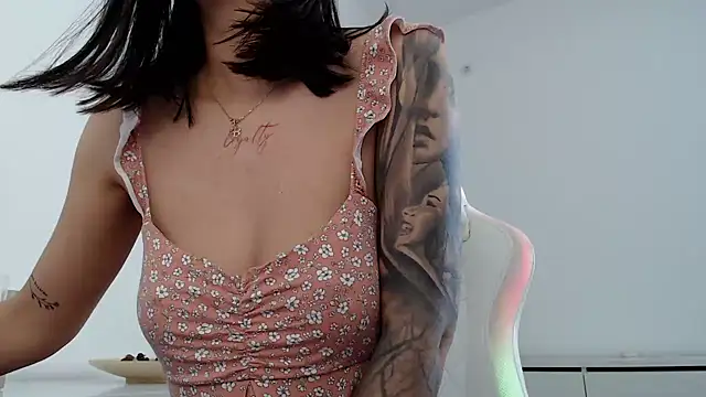 Snapshot of Simply_the_best chatting on 03/20/25, 01:59 Simply the best online show from 03/20/25, 01:59