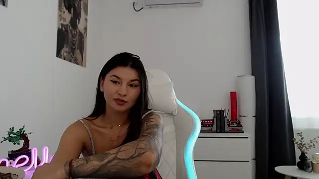 Snapshot of Simply_the_best chatting on 09/25/25, 10:30 Simply the best online show from 09/25/25, 10:30