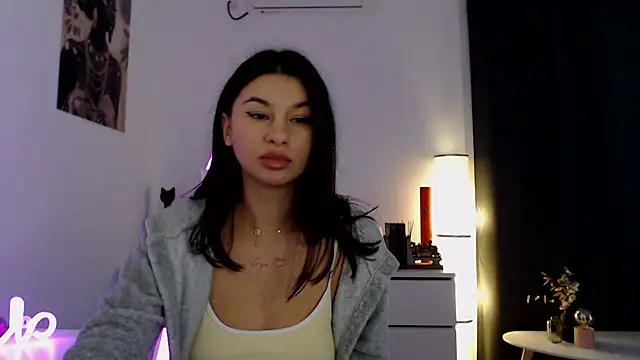 Snapshot of Simply_the_best chatting on 10/06/25, 03:20 Simply the best online show from 10/06/25, 03:20