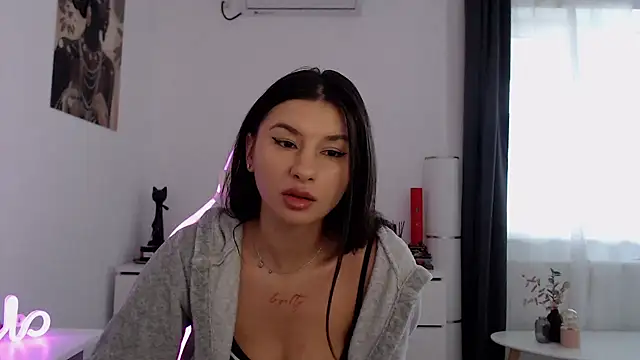 Snapshot of Simply_the_best chatting on 10/08/25, 12:58 Simply the best online show from 10/08/25, 12:58