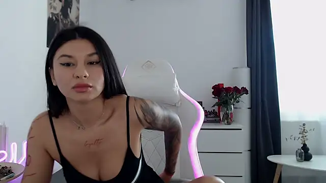 Snapshot of Simply_the_best chatting on 10/11/25, 02:37 Simply the best online show from 10/11/25, 02:37