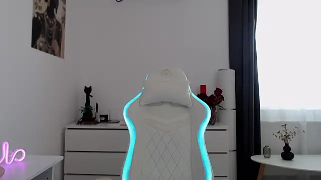 Snapshot of Simply_the_best chatting on 10/17/25, 09:01 Simply the best online show from 10/17/25, 09:01