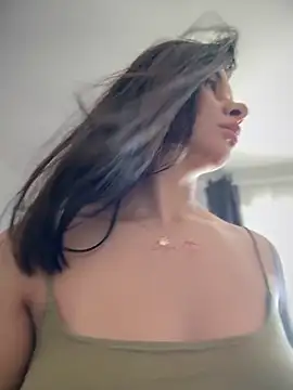 Snapshot of Simply_the_best chatting on 10/30/25, 01:01 Simply the best online show from 10/30/25, 01:01