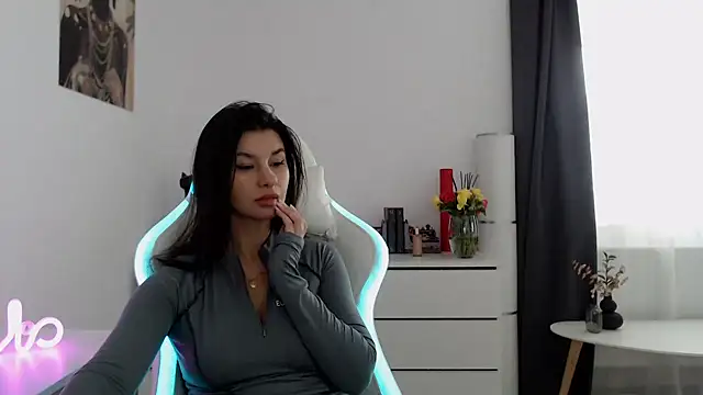 Snapshot of Simply_the_best chatting on 11/13/25, 08:35 Simply the best online show from 11/13/25, 08:35