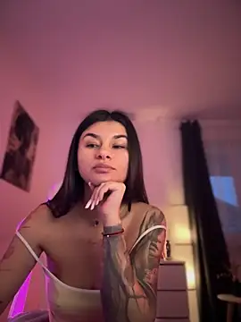 Snapshot of Simply_the_best chatting on 11/23/25, 02:50 Simply the best online show from 11/23/25, 02:50