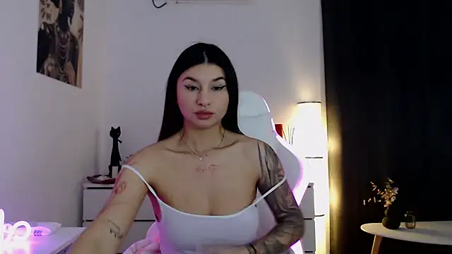 Snapshot of Simply_the_best chatting on 11/24/25, 04:40 Simply the best online show from 11/24/25, 04:40